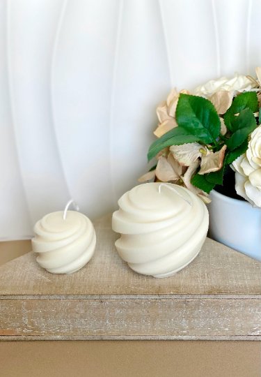 Reflective Swirl Intention Candle – Handcrafted Soy Wax